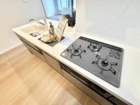 �L�b�`�� �l�C�̑Ζʎ��L�b�`���̓��r���O�A�_�C�j���O����]�ł��܂��I�L�b�`���͍�ƃX�y�[�X���L�X���Ă�����[�ɂ�����܂���I