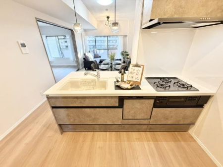 �L�b�`�� �X�^�C���b�V���ȃV�X�e���L�b�`���́A���[�͂Ƌ@�\�������˔����A�������y�����Ȃ��ԁB���r���O�ƂȂ��郌�C�A�E�g�����͂ł��B