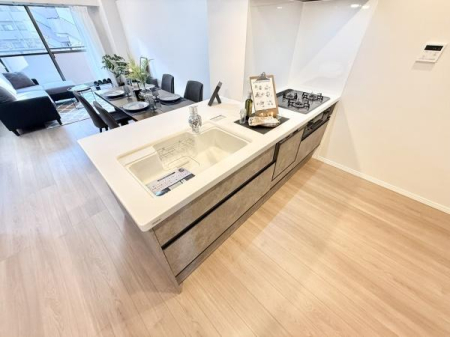 �L�b�`�� �Ƒ��Ƃ̉�b���y���݂Ȃ��炨�����ł���l�C�̑Ζʎ��B
���[���L�x�ŁA�g���₷���ƃf�U�C���������˔����Ă��܂��B