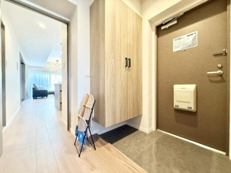 ���� ���[�t���̌��ւ́A�Ƒ��̌C��ו����X�b�L�����ځB���q�����D��ۂȍL���Ɩ��邳�ł��B