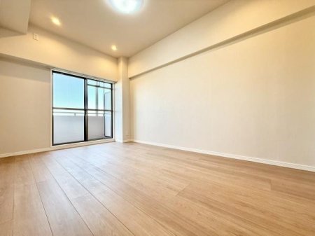 �m�� �����������F�����ƃV���v���ȃf�U�C�������̗͂m���B�N���[�[�b�g�t���ŁA�ߗނ�ו����X�b�L�����[�B�g������̗ǂ����K��Ԃł��B