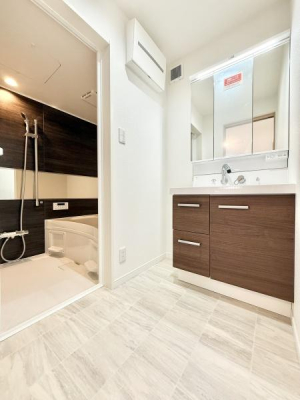 ʑEʏ OʋtʉϑB킹Ō̃X^COKB͎̌[ɂȂĂ̂ŁAׁX̂[łAXbLƂʉɁB