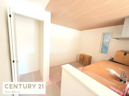 �L�b�`�� �L�b�`���ɂ̓p���g���[���[���ݒu����܂����I�����Ɠd��H��A�퉷�ł̕ۑ����\�ȐH�ƂȂǂ̎��[�ɖ𗧂��܂��B�i���z���j