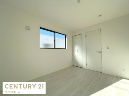 �m�� 2�ʍ̌��̖��邢�m���B�Q���ɂ��q�������ɂ��҂�����ł��I