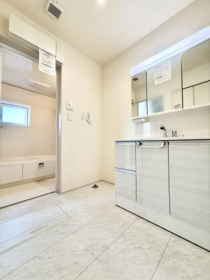 ʑEʏ OʋtʉϑB킹Ō̃X^COKB͎̌[ɂȂĂ̂ŁAׁX̂[łAXbLƂʉɁB