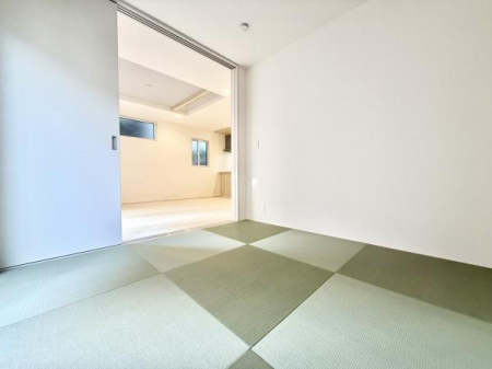 a rOƂȂ4.5̘áAJΈ̊LXƂԂɁB
Ȃql̗VяA}ȗq̋qԁAe[NXy[XȂǗpr͑ʂłB