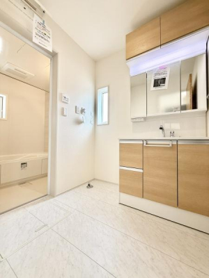 ʑEʏ OʋtʉϑB킹Ō̃X^COKB͎̌[ɂȂĂ̂ŁAׁX̂[łAXbLƂʉɁB