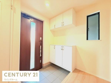 ���� ���[�t���̌��ւ́A�Ƒ��̌C��ו����X�b�L�����ځB���q�����D��ۂȍL���Ɩ��邳�ł��B