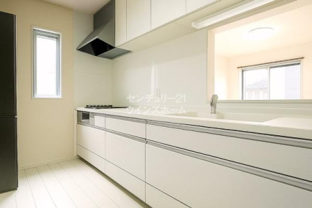 dlʐ^(Lb`j тĂ鎞rOɂ邲ƑƂ̃R~jP[VeޑΖʃLb`̗p܂IȂ悤ɔzuꂽLb`Xy[XŉKɂ܂BƋC[W摜