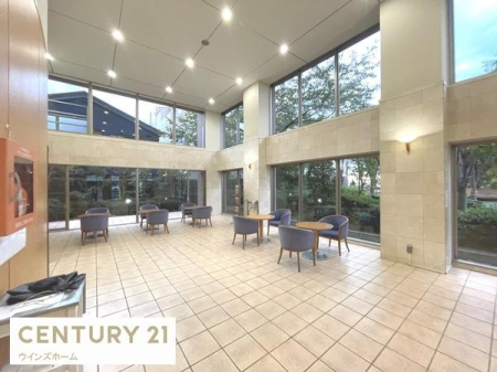 r[ r[EW܂Î傫ȑJoAzê悤ȍ̂ԂłBe[u\t@ݒuĂ̂ŁAZ҂̕Ƃׂ̂y߂܂I