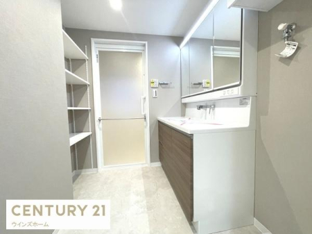 ʑEʏ OʋtʉϑB킹Ō̃X^COKB͎̌[ɂȂĂ̂ŁAׁX̂[łAXbLƂʉɁB