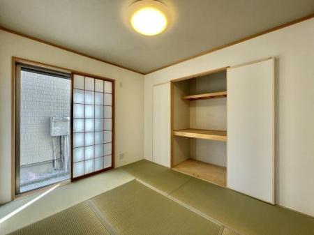 a rOƂȂ5.3̘áAJΈ̊LXƂԂɁB
Ȃql̗VяA}ȗq̋qԁAe[NXy[XȂǗpr͑ʂłB