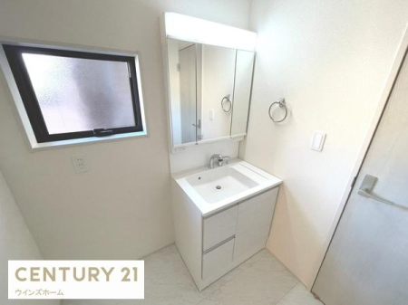 ���ʑ�E���ʏ� ���邭�������̂���O�ʋ����ʉ��ϑ���̗p�B
�����Ƃ̓������X���[�Y�ŁA�����̐g�x�x�����K�ɁB