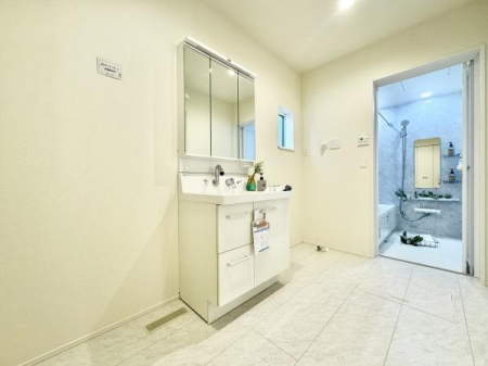 ʑEʏ OʋtʉϑB킹Ō̃X^COKB͎̌[ɂȂĂ̂ŁAׁX̂[łAXbLƂʉɁB