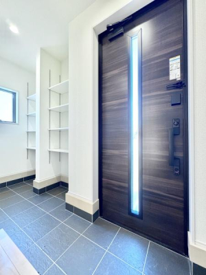  ւɂ̓V[YCN[[bgIC̑Axr[J[uAAEghApi[ł܂B