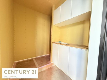 ���� �i���z���j������������Ԃ����o���A���Ƒ��◈�q�҂��C�����悭�o�}���܂��B���[�͂̍����V���[�Y�{�b�N�X���ݒu���ꌺ�ւ��X�b�L���ƕۂĂ܂��I