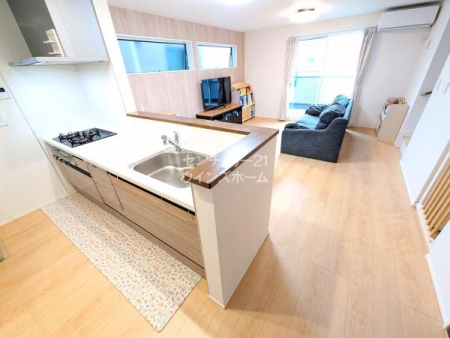 rO rO_CjO͂Ƒꏏɉ߂؂ȋԂłBȂƑ̊炪ΖʃLb`ƃ_CjOAĂʂ閾邢rOAƑ̂₳J[܂ԎłI