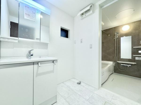 ʑEʏ OʋtʉϑB킹Ō̃X^COKB͎̌[ɂȂĂ̂ŁAׁX̂[łAXbLƂʉɁB