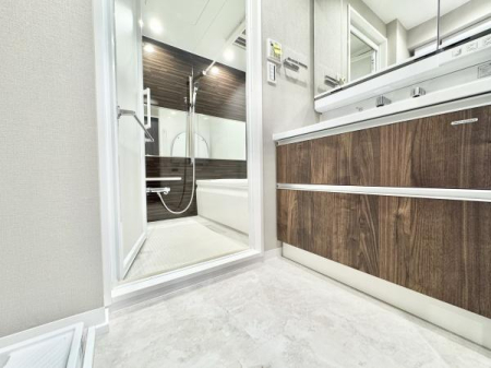 ʑEʏ OʋtʉϑB킹Ō̃X^COKB͎̌[ɂȂĂ̂ŁAׁX̂[łAXbLƂʉɁB