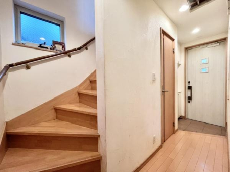  ؖڂ̊KiƔǂaÂ݂ۂoB
X[YŁAqɂ܂B