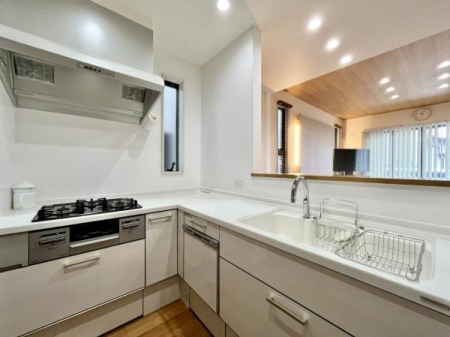 Lb` rOnΖʌ^Lb`BƂ̂ԂŁAX[YBH@3RȂǐݔ[AƎIɃT|[gBƑƂ̉beސSn悢Lb`łB