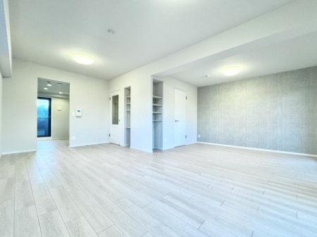 ���r���O �o���R�j�[�ւƂȂ���傫�ȑ���������������ރ��r���O�I�אڂ��Ă��邨�����̎d�؂���J����ƊJ���I�ȋ�ԂɁI���ʂ����ǍD�Ŋ��C�����₷���ł��I