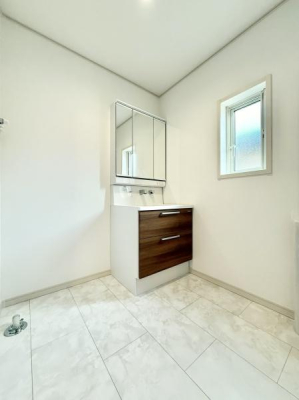 ʑEʏ ʉϑ̓VvłȂ@\˔AKȃTj^[Ԃ܂I