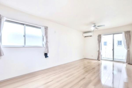 ���̑� �_�炩���z�F�̃��r���O�E�_�C�j���O�͂��Ƒ��c���̋�ԂɃs�b�^���I�쓌���ɐ݂������C�h�E�C���h�E����z�����������݂܂��I���Ƒ������R�ƏW�܂�e���̃��r���O�ɂȂ肻���ł��ˁB���Ƌ���������C���[�W�摜