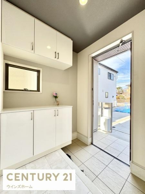 ���� ������������Ԃ����o���A���Ƒ��◈�q�҂��C�����悭�o�}���܂��B���[�͂̍����V���[�Y�{�b�N�X���ݒu���ꌺ�ւ��X�b�L���ƕۂĂ܂��I