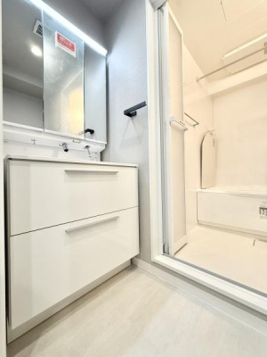 ʑEʏ OʋtʉϑB킹Ō̃X^COKB͎̌[ɂȂĂ̂ŁAׁX̂[łAXbLƂʉɁB