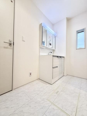 ʑEʏ OʋtʉϑB킹Ō̃X^COKB͎̌[ɂȂĂ̂ŁAׁX̂[łAXbLƂʉɁB