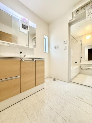 ʑEʏ OʋtʉϑB킹Ō̃X^COKB͎̌[ɂȂĂ̂ŁAׁX̂[łAXbLƂʉɁB