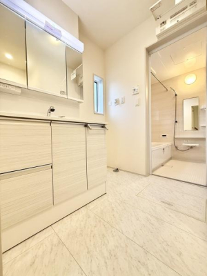 ���ʑ�E���ʏ� ���ʎ��͂�Ƃ肠��L���Ŗ����̏��������K�ł��B���ʑ���[�ɂ́A������p�i��X�L���P�A�p�i�Ȃǂ���������[�ł���悤�X�y�[�X���[�����Ă��܂��I