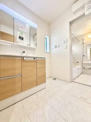 ���ʑ�E���ʏ� ���ʎ��͂�Ƃ肠��L���Ŗ����̏��������K�ł��B���ʑ���[�ɂ́A������p�i��X�L���P�A�p�i�Ȃǂ���������[�ł���悤�X�y�[�X���[�����Ă��܂��I