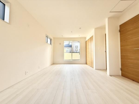 �m�� �����������F�����ƃV���v���ȃf�U�C�������̗͂m���B�N���[�[�b�g�������t���ŁA�ߗނ�ו��̐������ڂ����₷���A�g������̗ǂ����K��Ԃł��B