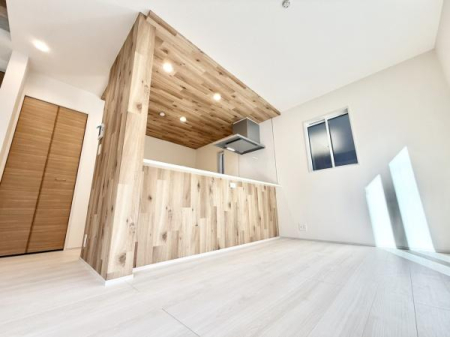 �L�b�`�� �l�C�̑Ζʎ��L�b�`���̓��r���O�A�_�C�j���O����]�ł��܂��I�L�b�`���͍�ƃX�y�[�X���L�X�A���[�ɂ�����܂���I