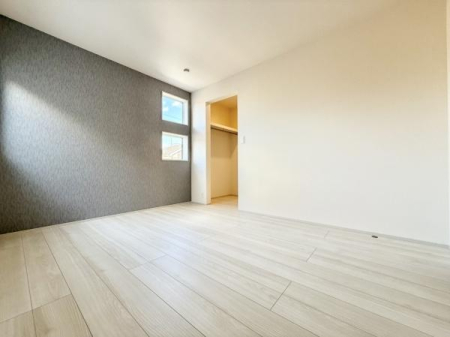 �Q�� �o���R�j�[�ɖʂ��̌������Ղ�L�X�Ƃ��Ă��Ė��邢�������ł��I�N���[�[�b�g���ݒu����Ă��܂��I