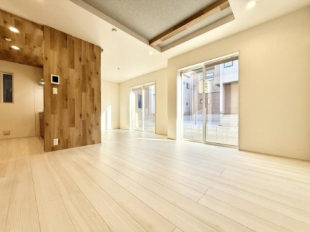 ���r���O -