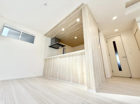 �L�b�`�� �l�C�̑Ζʎ��L�b�`���̓��r���O�A�_�C�j���O����]�ł��܂��I�L�b�`���͍�ƃX�y�[�X���L�X�A���[�ɂ�����܂���I