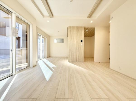 ���r���O ���邭�J���I�ȃ��r���O�����́B���R���ɕ�܂��S�n�悢��ԂŁA���X�̕�炵�����L���ɂȂ�܂��B