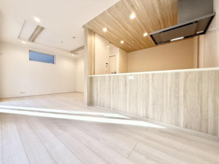 ���r���O ���邭�J���I�ȃ��r���O�����́B���R���ɕ�܂��S�n�悢��ԂŁA���X�̕�炵�����L���ɂȂ�܂��B