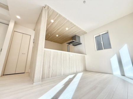 �L�b�`�� �l�C�̑Ζʎ��L�b�`���̓��r���O�A�_�C�j���O����]�ł��܂��I�L�b�`���͍�ƃX�y�[�X���L�X�A���[�ɂ�����܂���I