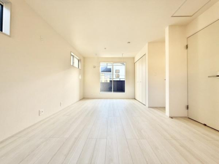 �m�� �o���R�j�[�ɖʂ����m��5.25���{5.25���ƍL�X�B�d�؂�����Ă�������2�ɕ����Ďg�����Ƃ��\�ł��I�E�H�[�N�C���N���[�[�b�g�t���B