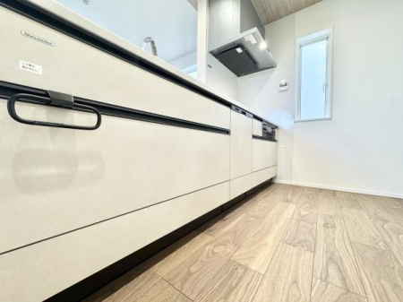 Lb` VXeLb`́ALXƂJE^[Xy[XłX[YBORƃVNIɔzuĂAƎ͂ǂ܂B