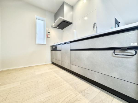 Lb` VXeLb`́ALXƂJE^[Xy[XłX[YBORƃVNIɔzuĂAƎ͂ǂ܂B