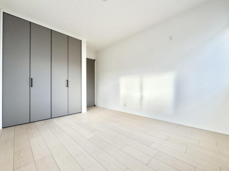 m FƃVvȃfUC̗͂mBN[[bgtŁAߗނוXbL[Bg̗ǂKԂłB