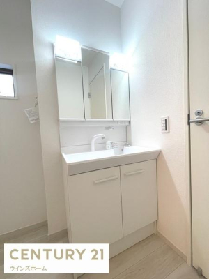 ʑEʏ OʋtʉϑB킹Ō̃X^COKB͎̌[ɂȂĂ̂ŁAׁX̂[łAXbLƂʉɁB