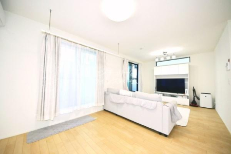 rO 2KɃrOݒû1Kɔׂ薾邢ÂsƂł܂B܂O̎CɂȂ炸vCoV[̂ňSłIƑRƏW܂ẽrOɂȂ肻łˁB