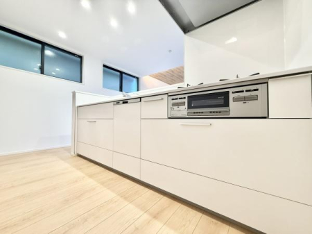 Lb` VXeLb`͐H@ɏ򐅊@\^CvIƑƂ̃R~jP[VeޑΖʎ̗p܂IȂ悤ɔzuꂽLb`ŉKɂł܂B
