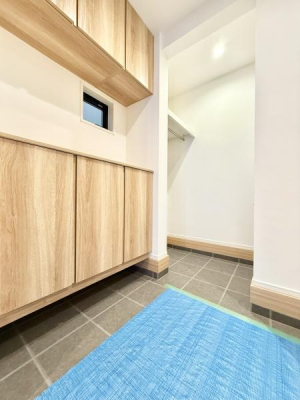  ւɂ̓V[YCN[[bgIC̑Axr[J[uAAEghApi[ł܂B